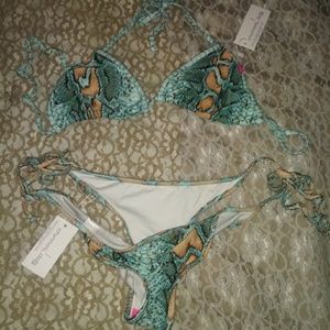 Chynna Dolls 2 pcs bikini BRAND NEW size large